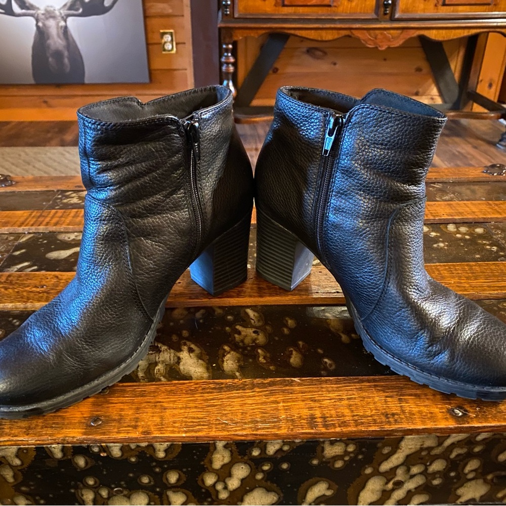Clarks Black Pebbled Leather Heeled Boots - Picture 3 of 7